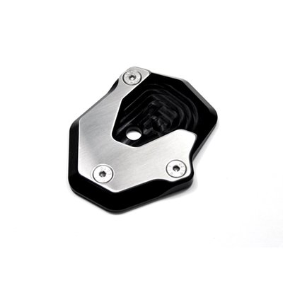 The sidestand foot increases and improves the supporting surface and the stability on unpaved and soft ground. CNC milled from high strength aluminum and black anodized. The clamping plate and inluded screws are made from stainless steel. 