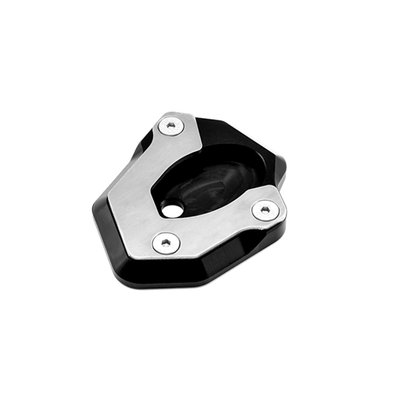The sidestand foot increases and improves the supporting surface and the stability on unpaved and soft ground. CNC milled from high strength aluminum and black anodized. The clamping plate and inluded screws are made from stainless steel. 
