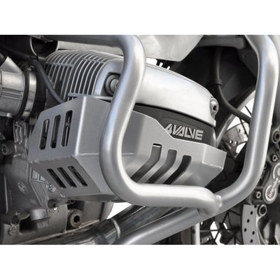 This cylinder protection fits the appearance of the BMW optimally and offers protection against stone chips. Made from silver powdercoated aluminum and easy installation because it can be mounted to the original mounting points.