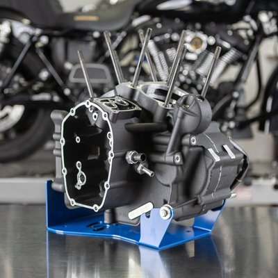Blue powder coated heavy duty formed steel, built to last. With S&S laser cut logo. Drop-in design for both Softail and Touring engines with a no-hassle fit. Great for workshop or display use.