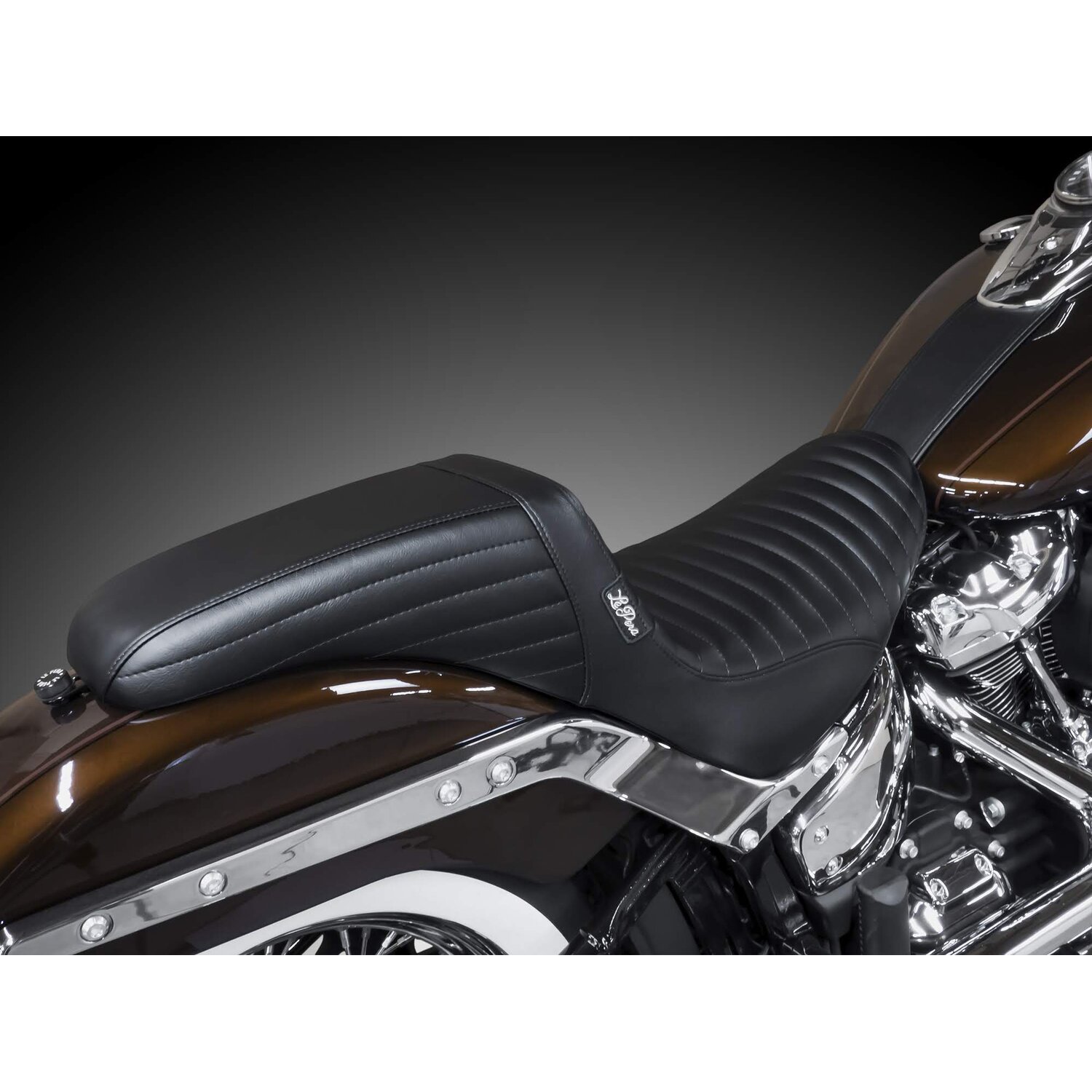 11 inch — Le Pera, KickFlip solo seat, Pleated