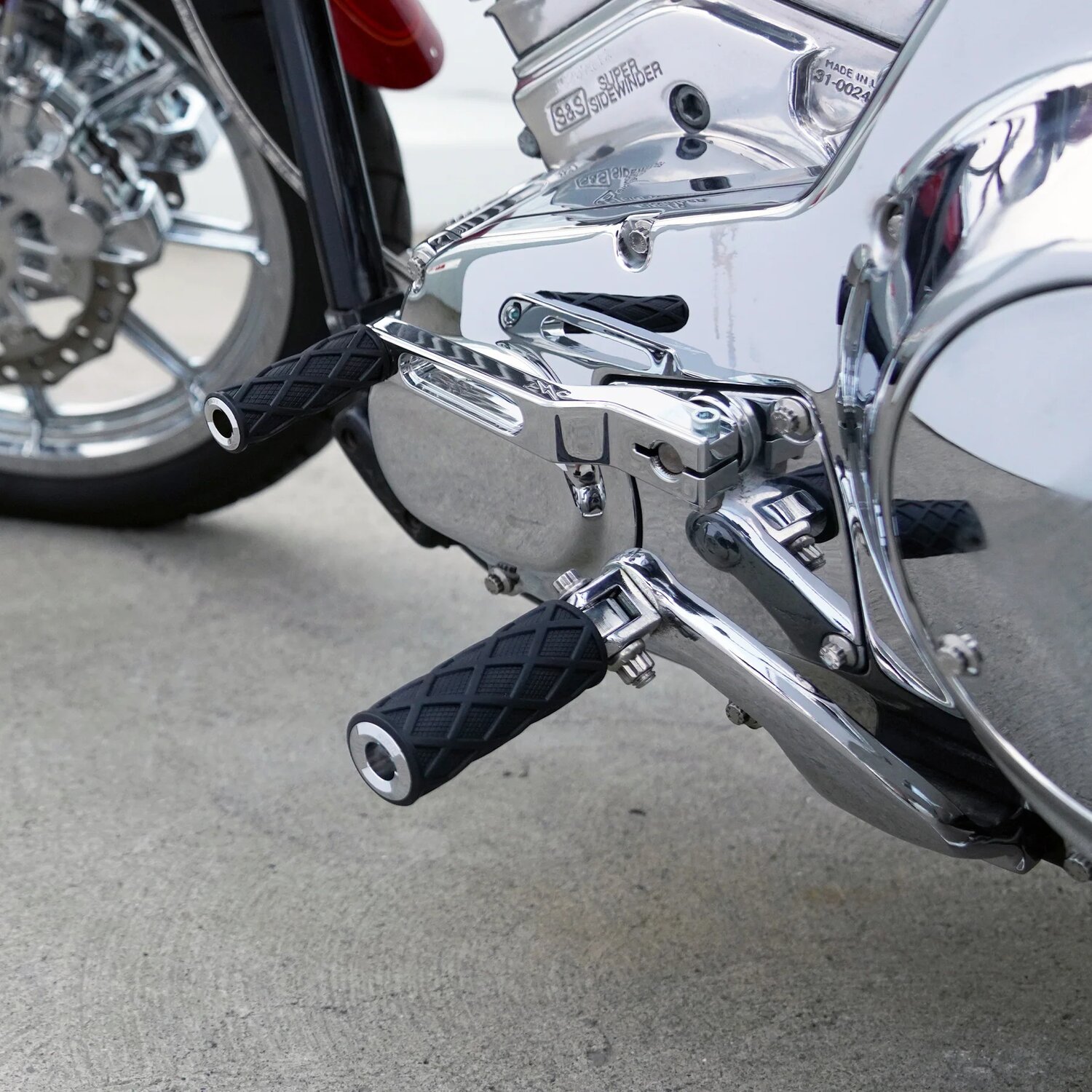 Arlen Ness, Diamond shift/brake peg, Chrome