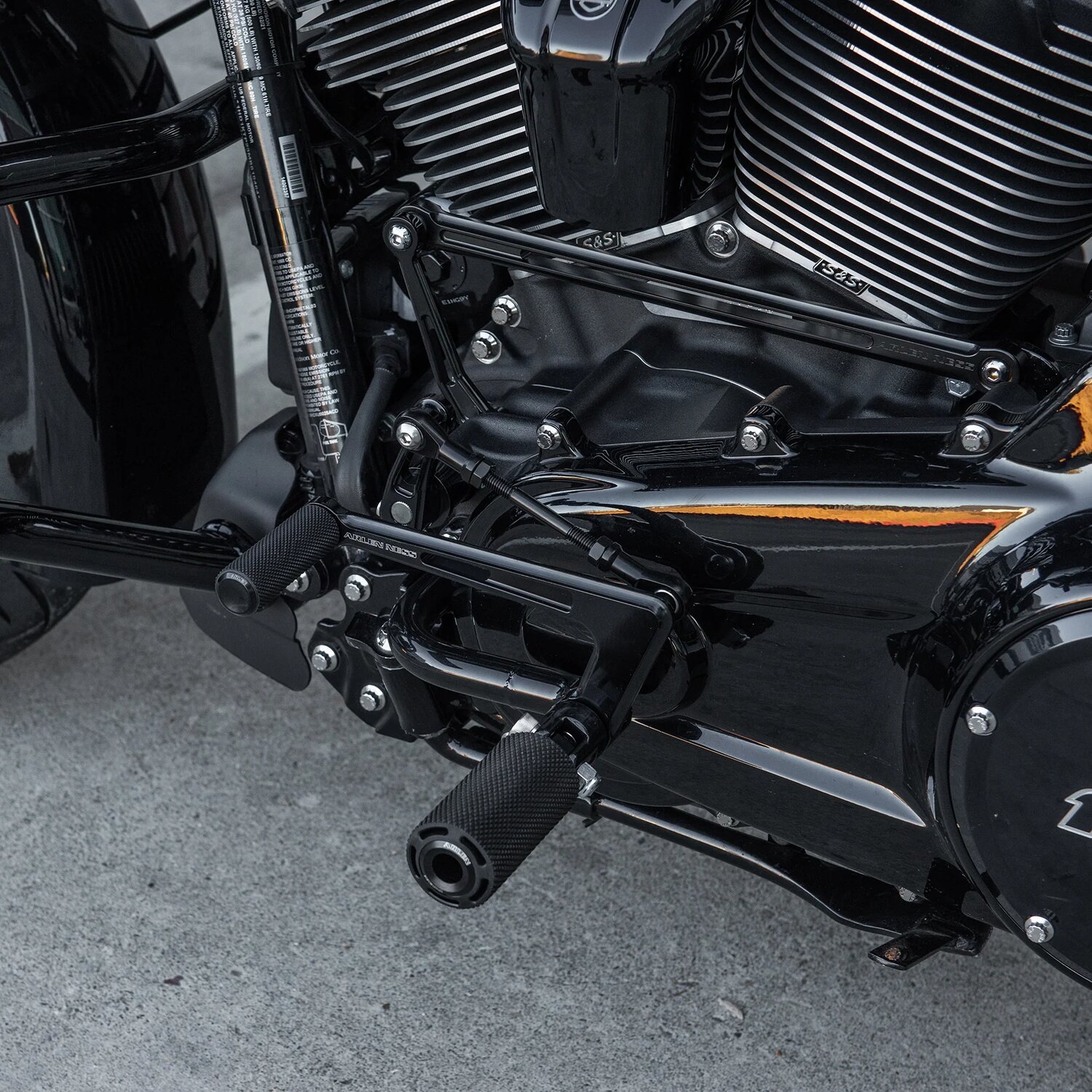 Arlen Ness, Bagger mid control kit, Black, Gloss