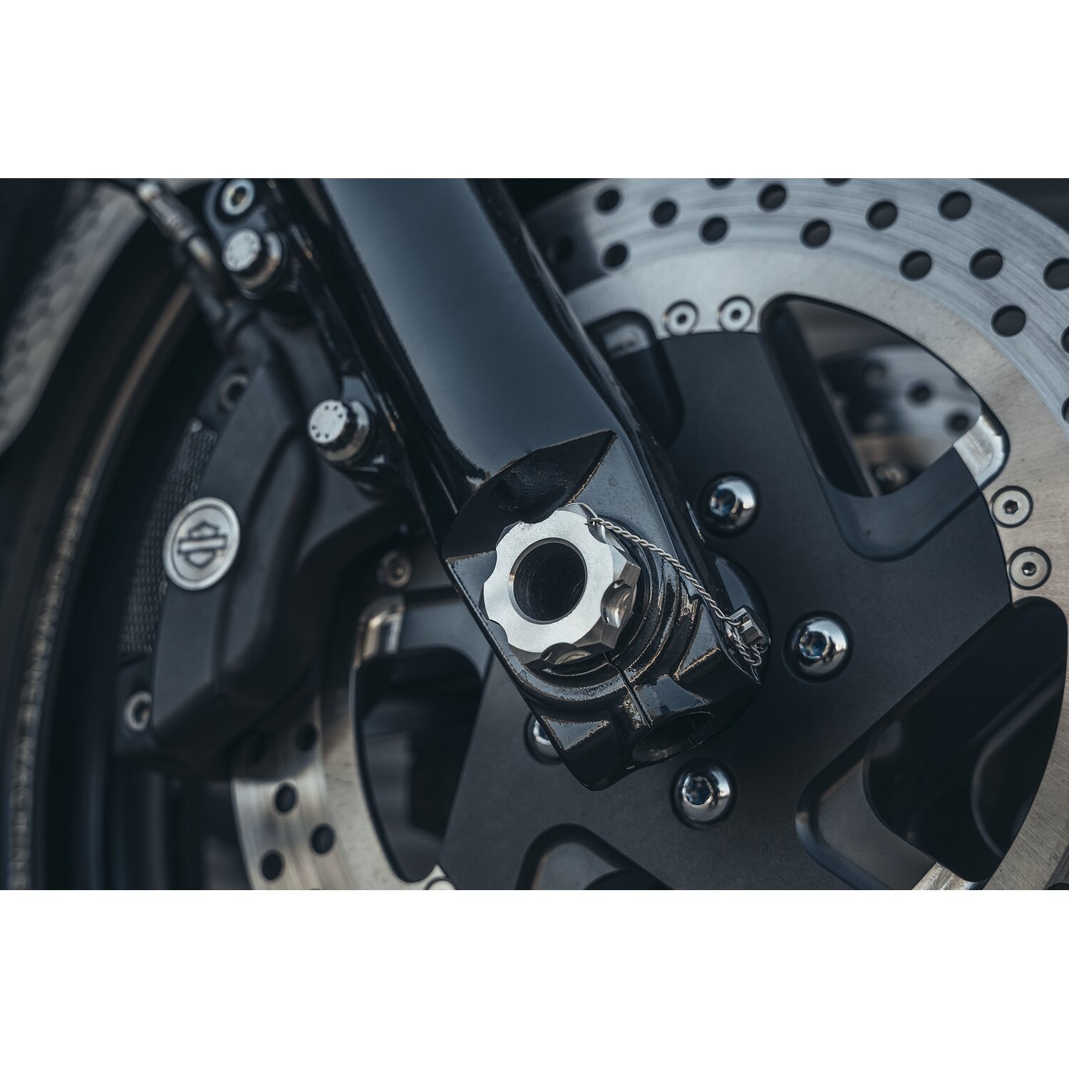 Trask, front wheel axle