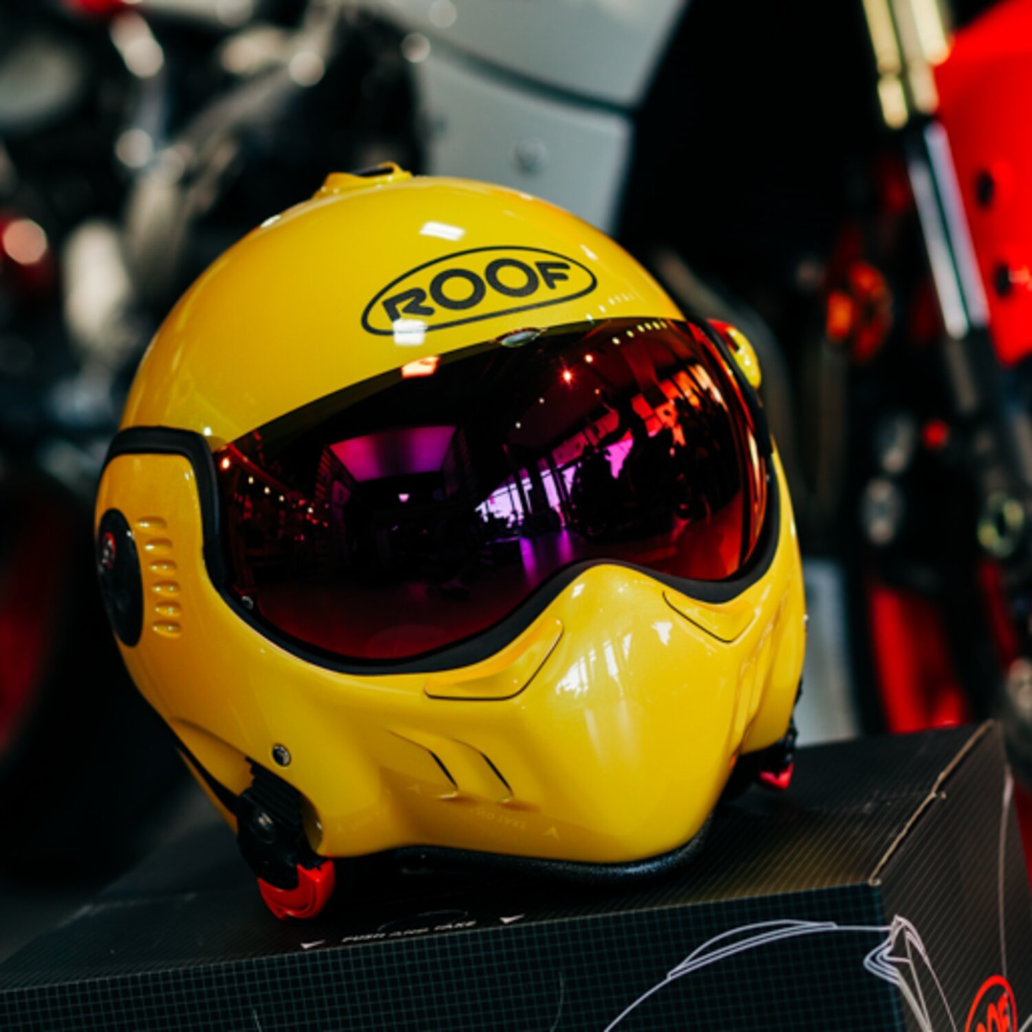 Roof Boxer Alpha helmet yellow, S, Gloss