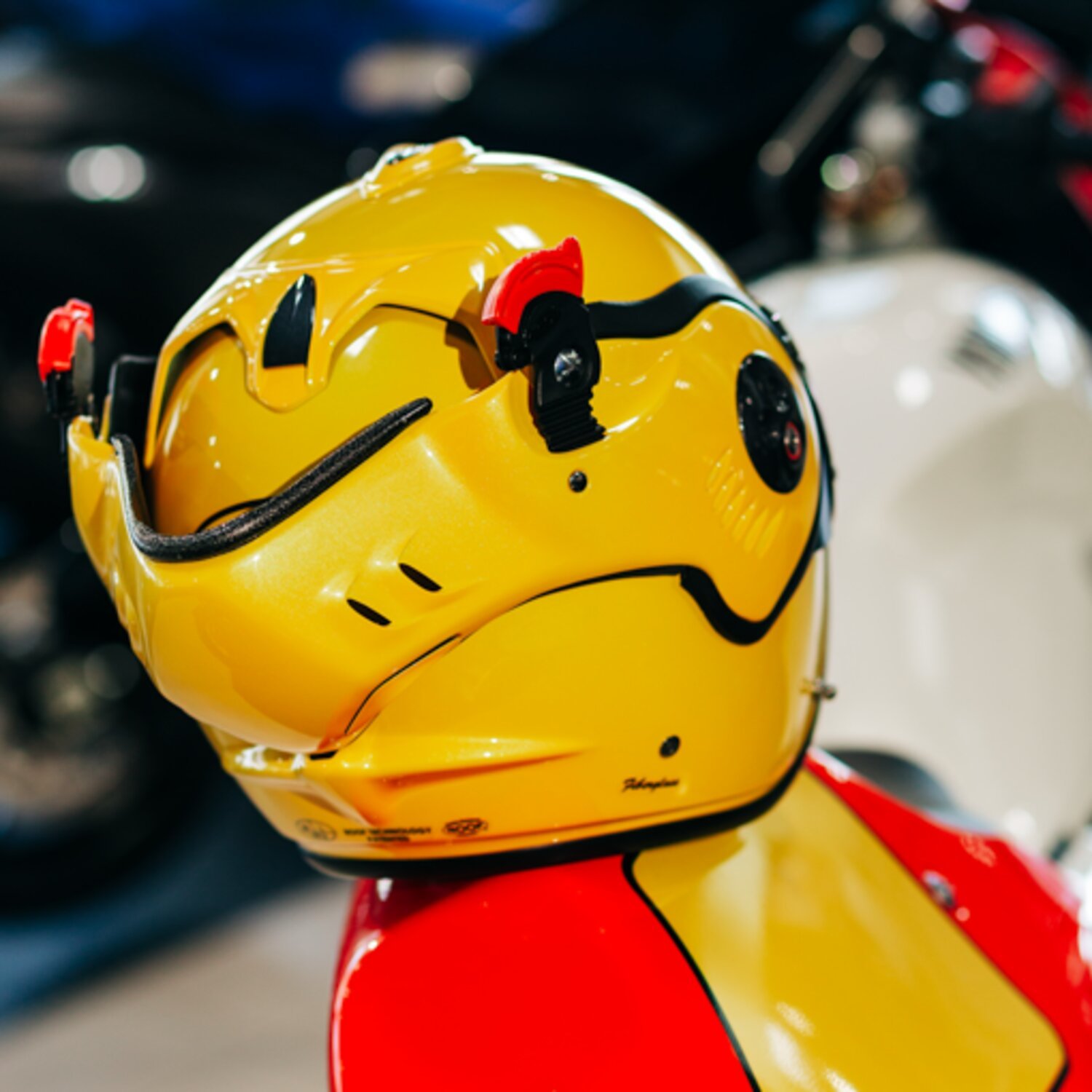 Roof Boxer Alpha helmet yellow, S, Gloss