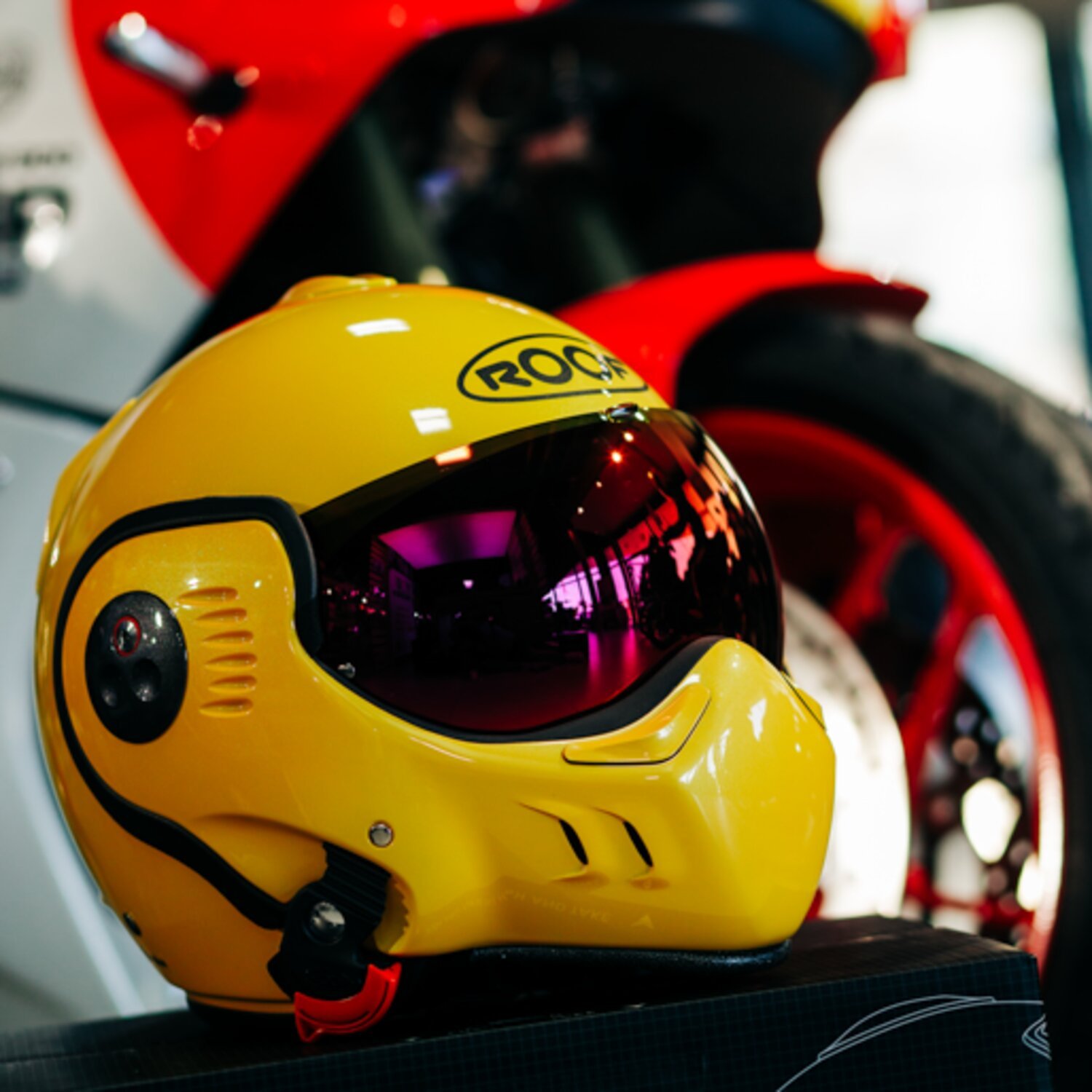 Roof Boxer Alpha helmet yellow, S, Gloss