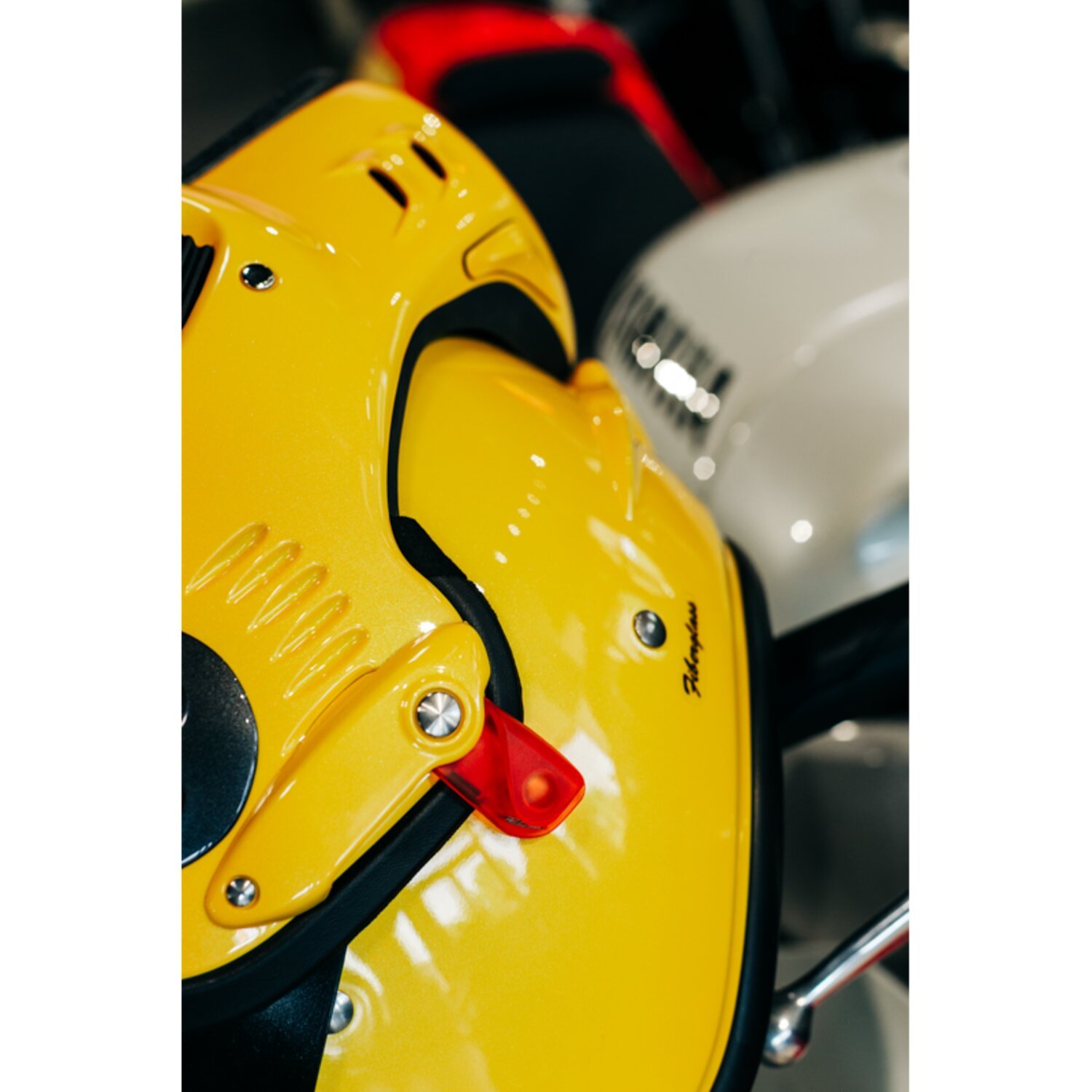 Roof Boxer Alpha helmet yellow, S, Gloss