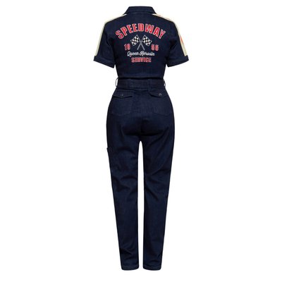 Ready for your turn in pole position? This jumpsuit from Queen Kerosin brings racing vibes directly to your look with striking back embroidery, authentic shoulder stripes, and a rugged denim design. The tailored cut with short sleeves, a front zip closure, and a waist belt accentuates your silhouette without constricting you. Whether for everyday wear or on your next road trip, the numerous pockets and high-quality stretch denim ensure you'll be both stylish and practical on the go. A true statement for all queens of the road!
