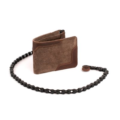 The Trip Machine Rodeo wallet pays homage to the real bad boys before motorcycles replaced horses. Cowboys arguably were the original bikers; the rodeo just had more fun with bikes (or horses). The combination of leather and suede in a wallet is uncommon but fits the description and is sure to be a conversation starter.  The metal moto-chain (69 cm) is removable for days that are more civilized. 