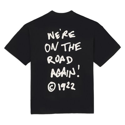 The Dickies Sneedville t-shirt is a comfortable printed t-shirt, made of 100% cotton, for everyday wear. It features a small graffiti-style print on the left chest and a large graphic text on the back and is finished with the iconic woven Dickies label at the hem. Available in black and beige.