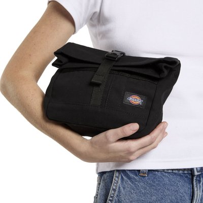 The Lake Site wash bag of Dickies is the perfect travel companion. Made with 12OZ cotton canvas, featuring webbing tape and buckle canvas closure, inside lining, external pockets with pencil division, roll top closure, and dyed-to-match Dickies woven label. A travel essential with authentic Dickies detail and fabrication.