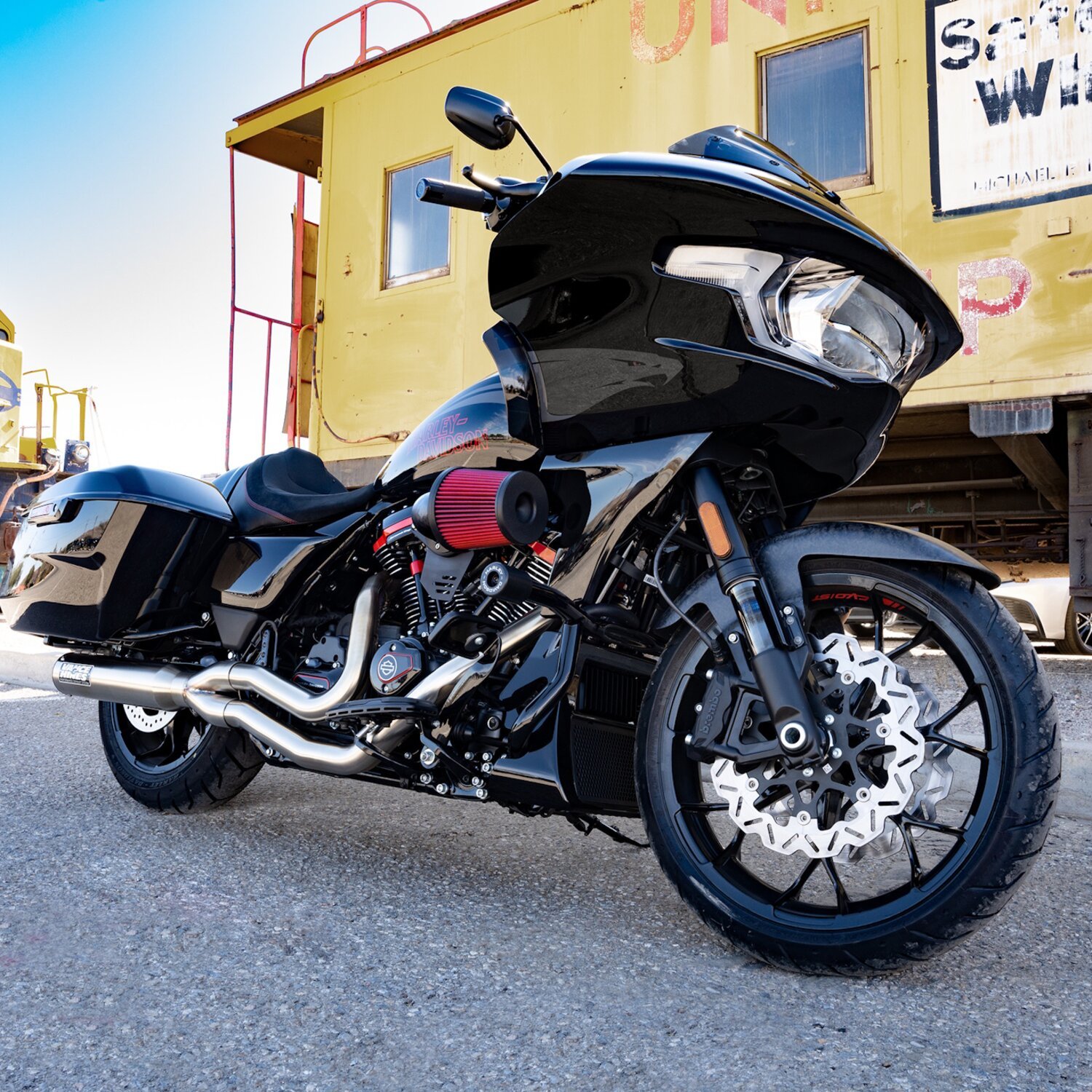 Vance & Hines, VO2 Falcon XL air intake. Gloss Forged, carbon