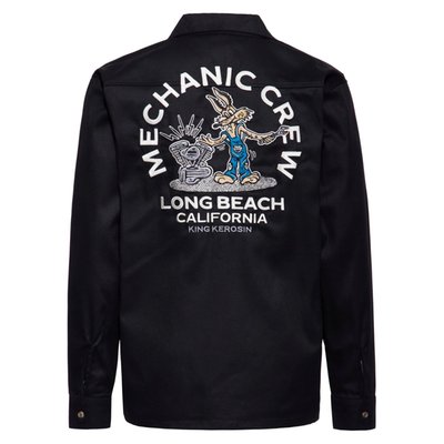 The King Kerosin workwear "Mechanic Crew" long-sleeved shirt brings authentic Kustom Kulture style to your look. The highlight is the large back embroidery with a cartoon-style mechanic motif and Long Beach California lettering, complemented by the subtle chest embroidery. Featuring a regular fit, back yoke, classic shirt collar, full-length button placket, and two chest pockets with flaps, it sits comfortably and can be worn open or closed thanks to the straight hem.