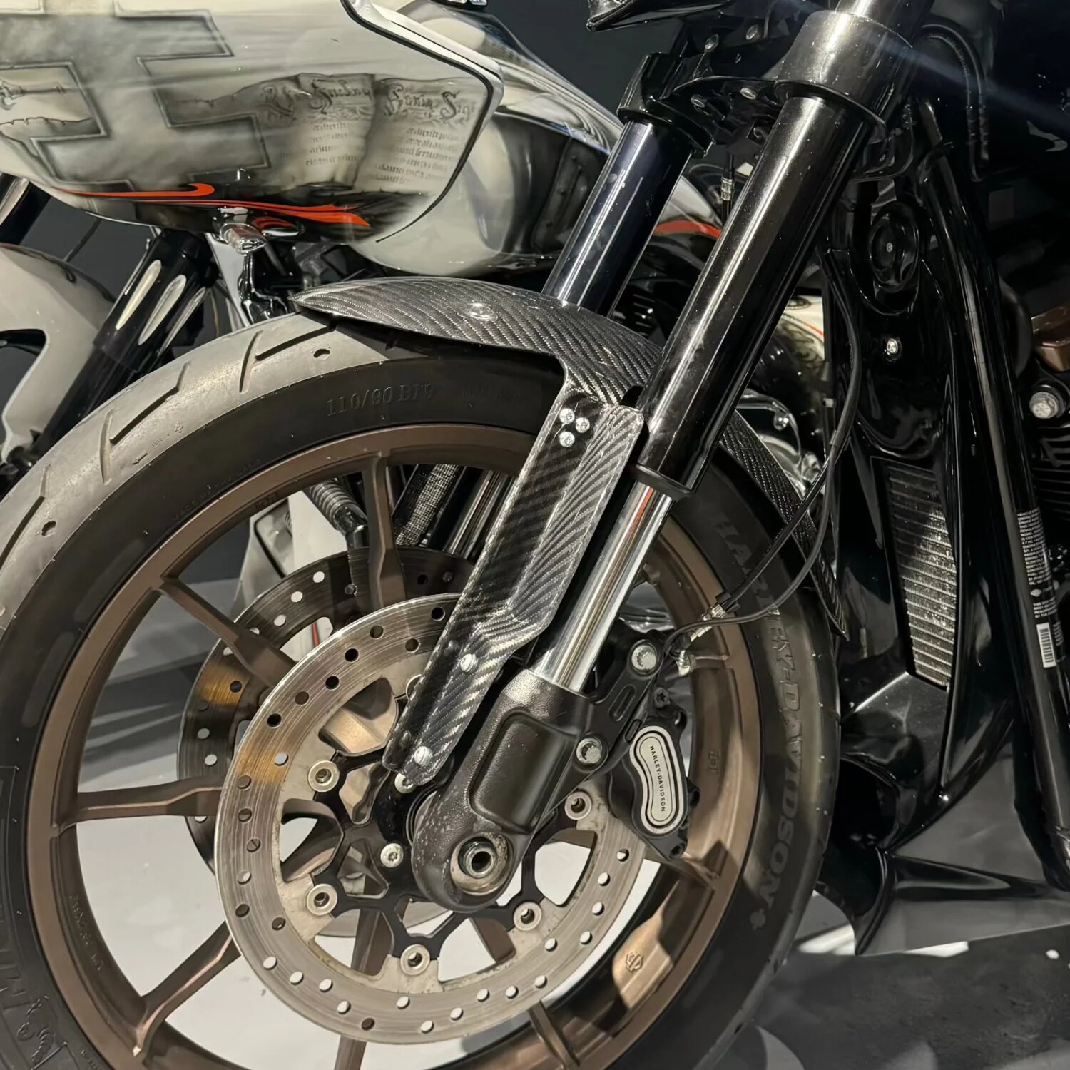 Tommy & Sons, carbon fiber 3-piece front fender. Woven