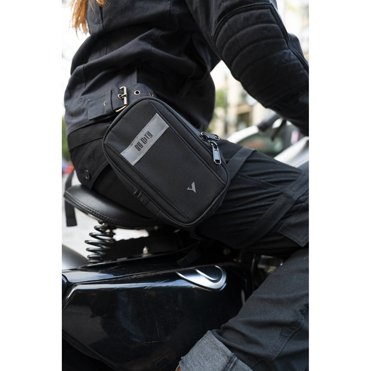 By City Leg bag black