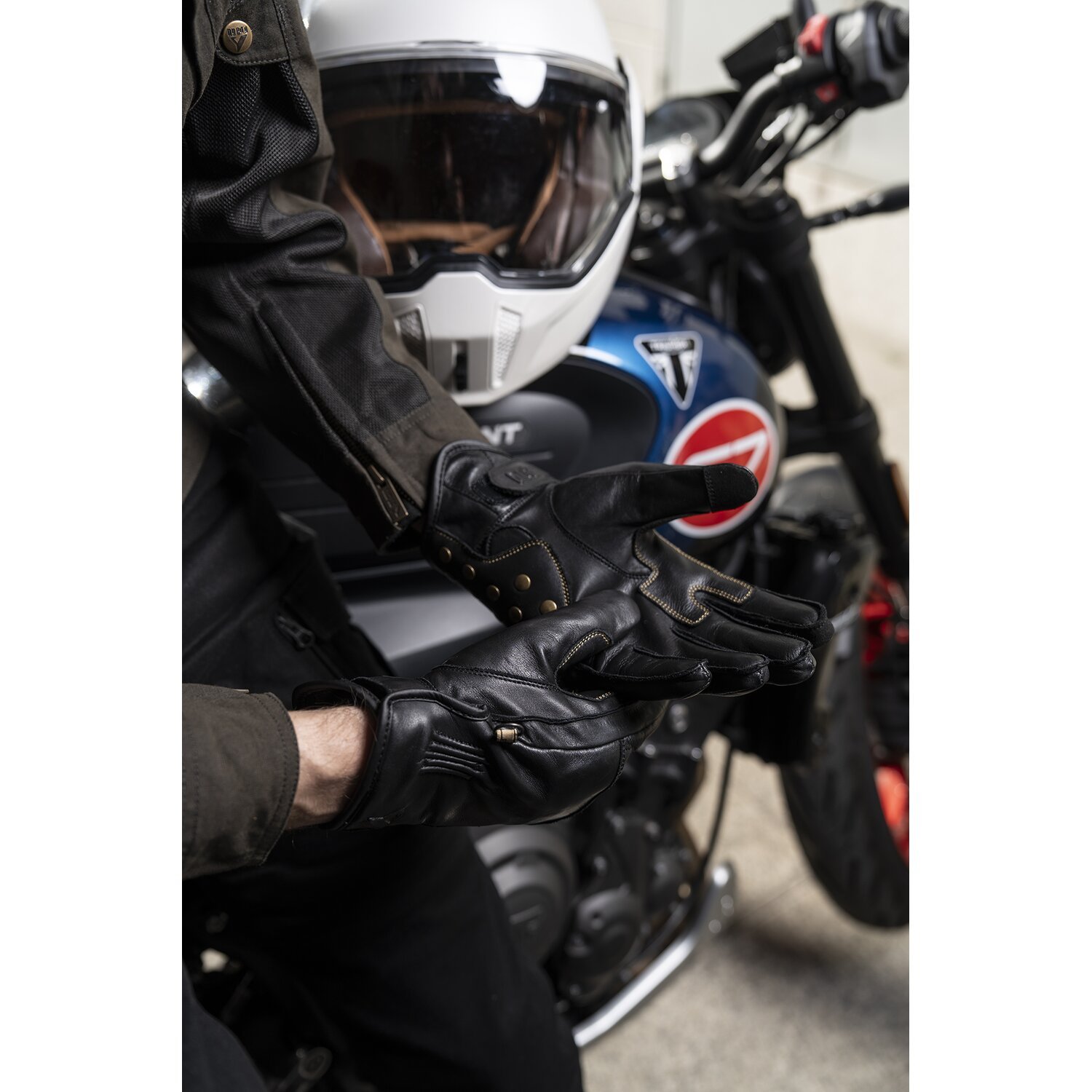 By City Thunder gloves