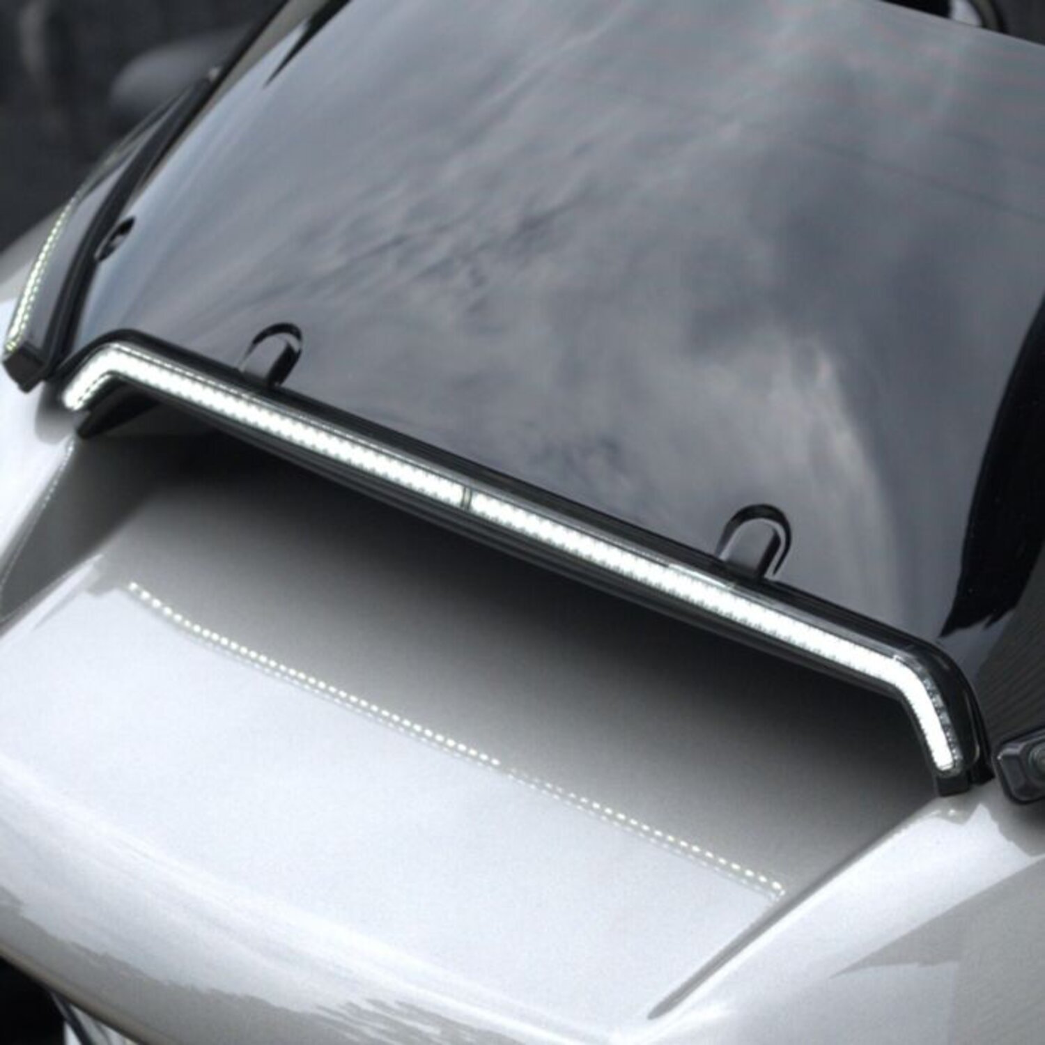 Custom Dynamics, Led center fairing vent