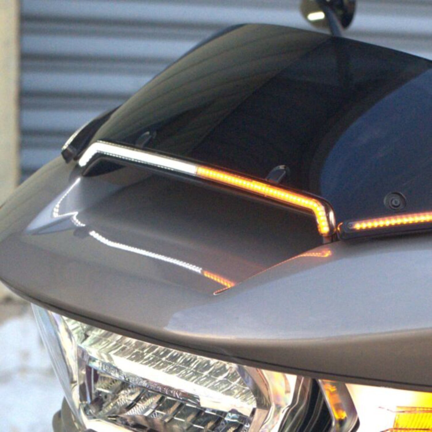 Custom Dynamics, Led center fairing vent