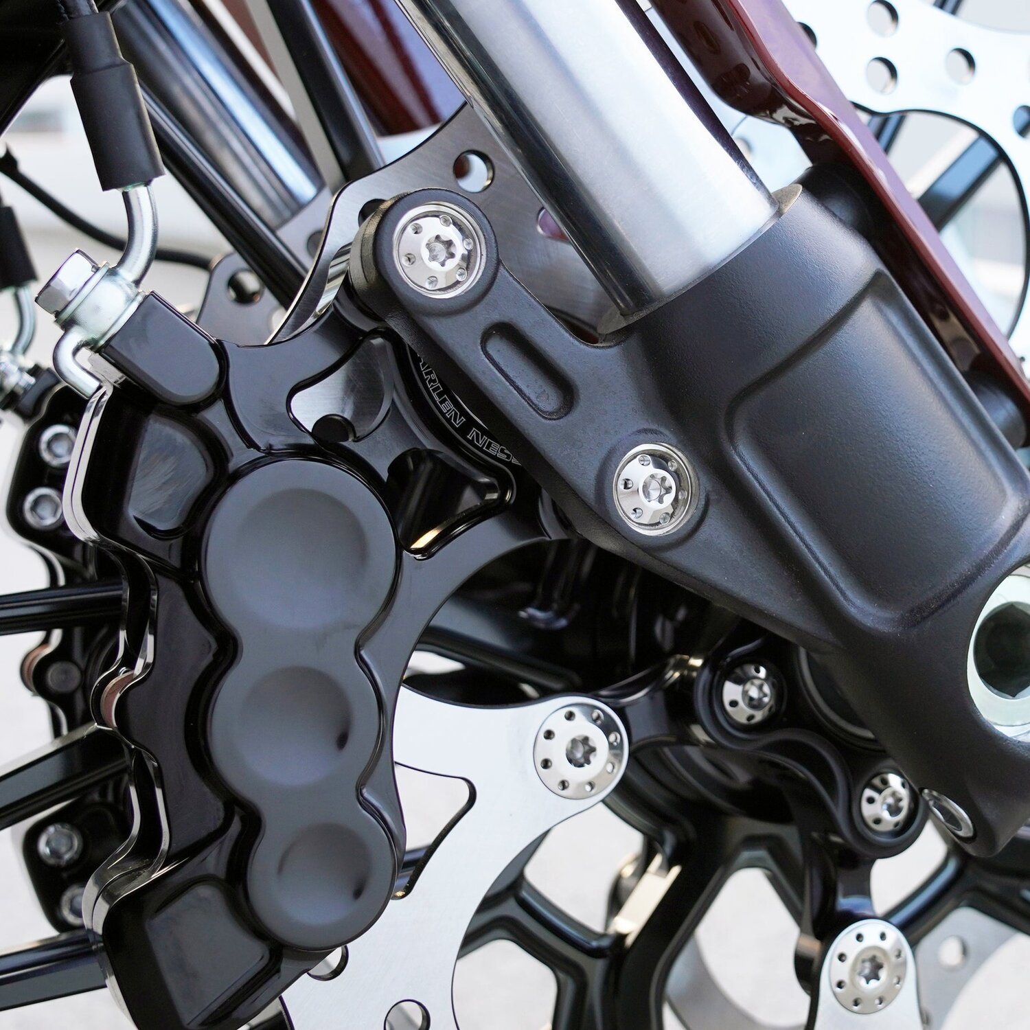 Arlen Ness, Holeshot Caliper Mounting Kit, Polished
