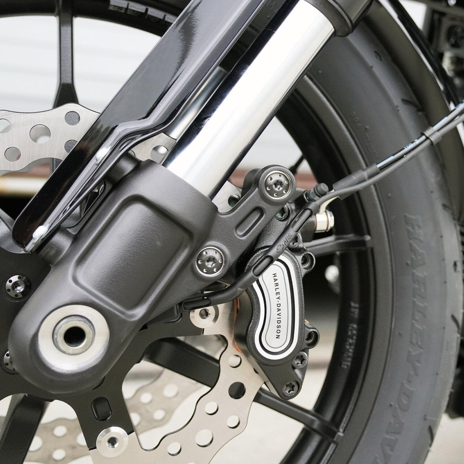 Arlen Ness, Holeshot Caliper Mounting Kit, Black
