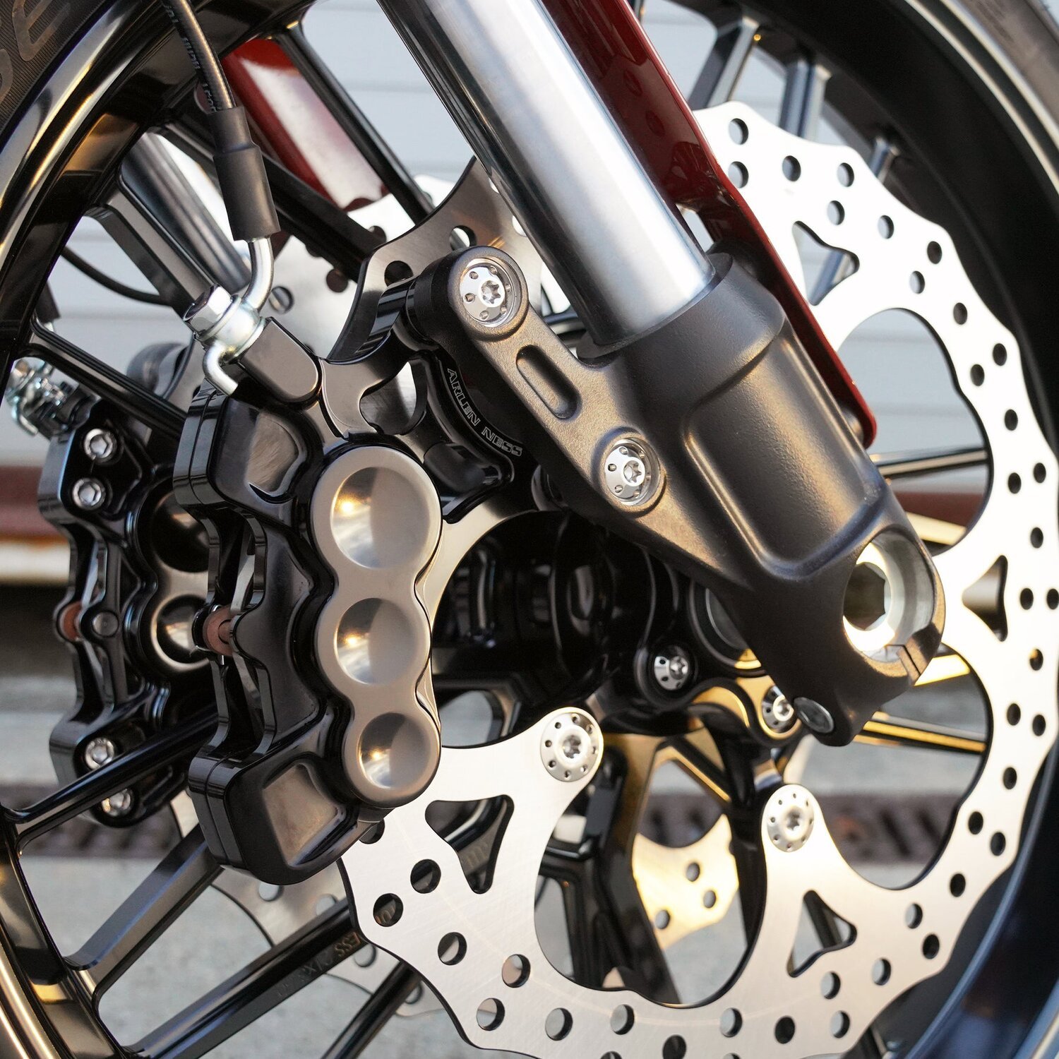 Arlen Ness, Holeshot Caliper Mounting Kit, Gold