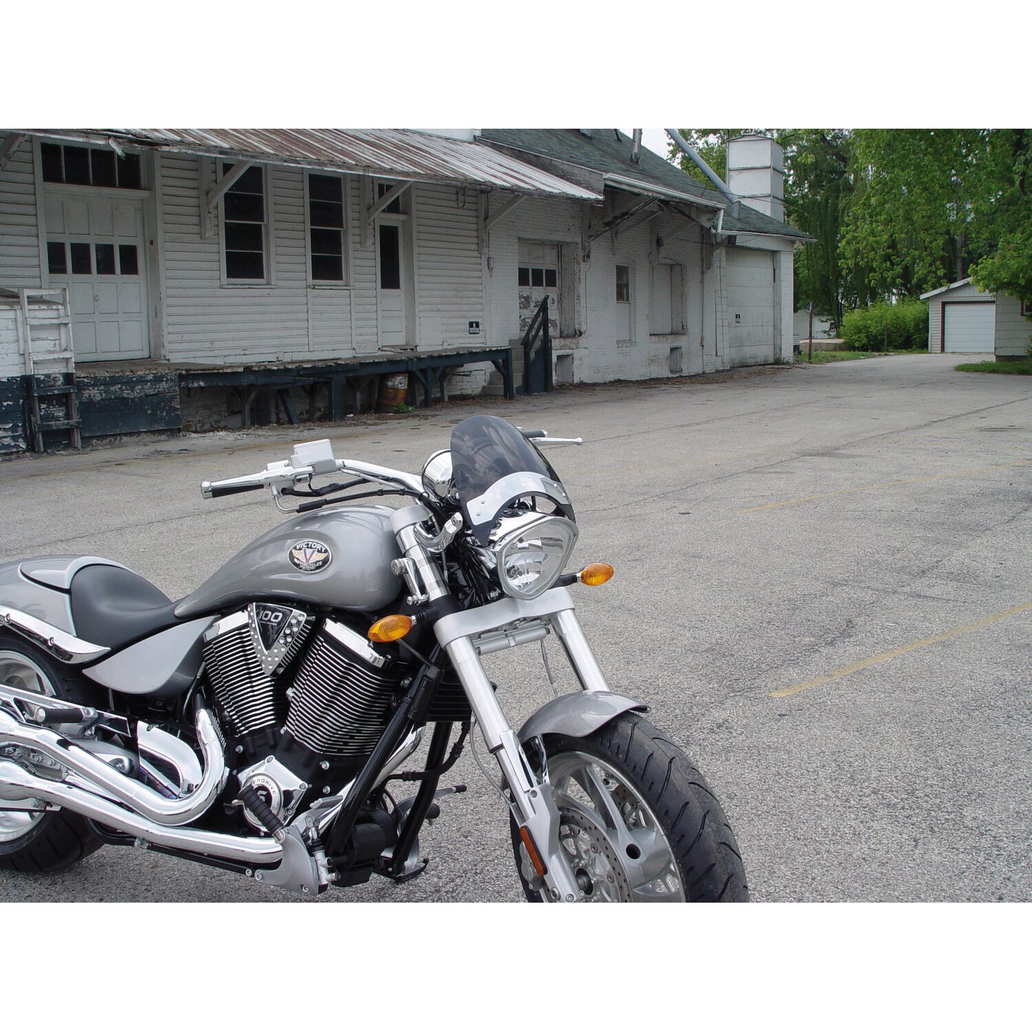 9.25 inch — National Cycle Flyscreen® LS dark tint, chrome, Black