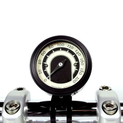 Black anodized billet aluminum. 
Used to stylish mount the Motoscope Tiny to a 22mm diameter handlebar. 
Complete with stainless steel mounting screws. 
- For 22mm handlebars 
- 56mm diameter 
- 60mm long 