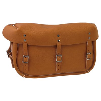 Reproduction of the saddlebags as designed for the 45" XA (Experimental Army) model with boxer engine, shaft drive and rear suspension that Harley built during WW II. The bags are regular length but less high due to the required high mounting position, to clear the XA's rear plunger suspension. Approx. dimensions: 47cm long x 12cm deep x 25cm high. OEM replacement reference 52450-42.