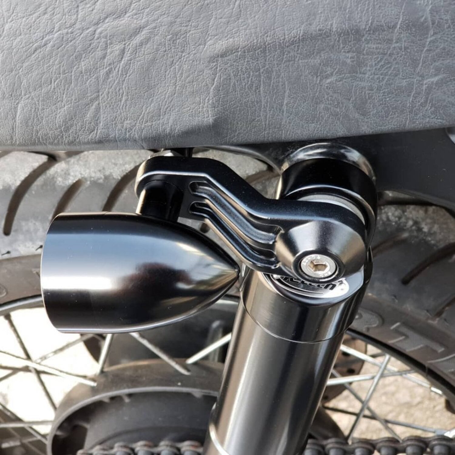 Motone, ribbed Triline turn signal brackets, Black