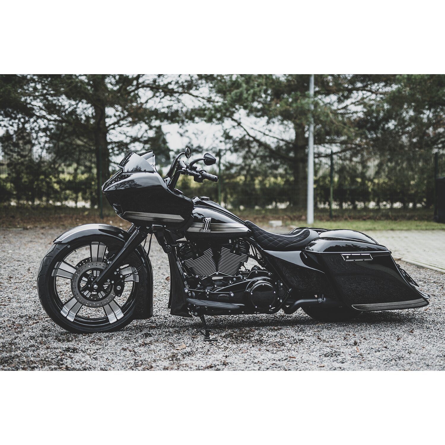 Killer Custom, 'Bulldog' front fender, 23 x 5.50 fat wheels, Unpainted, Raw