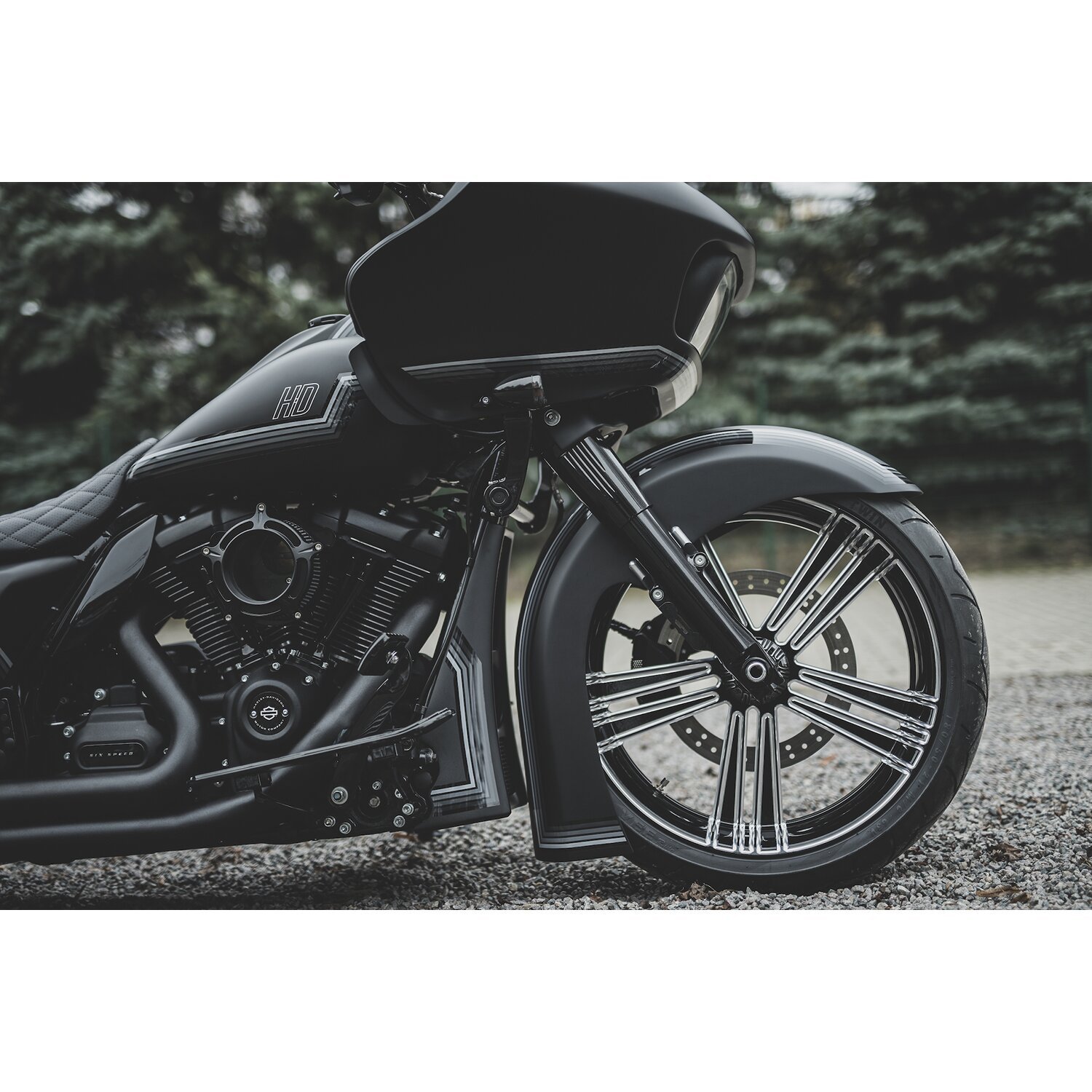 Killer Custom, 'Bulldog' front fender, 5.5 x 21 fat wheels, Unpainted, Raw
