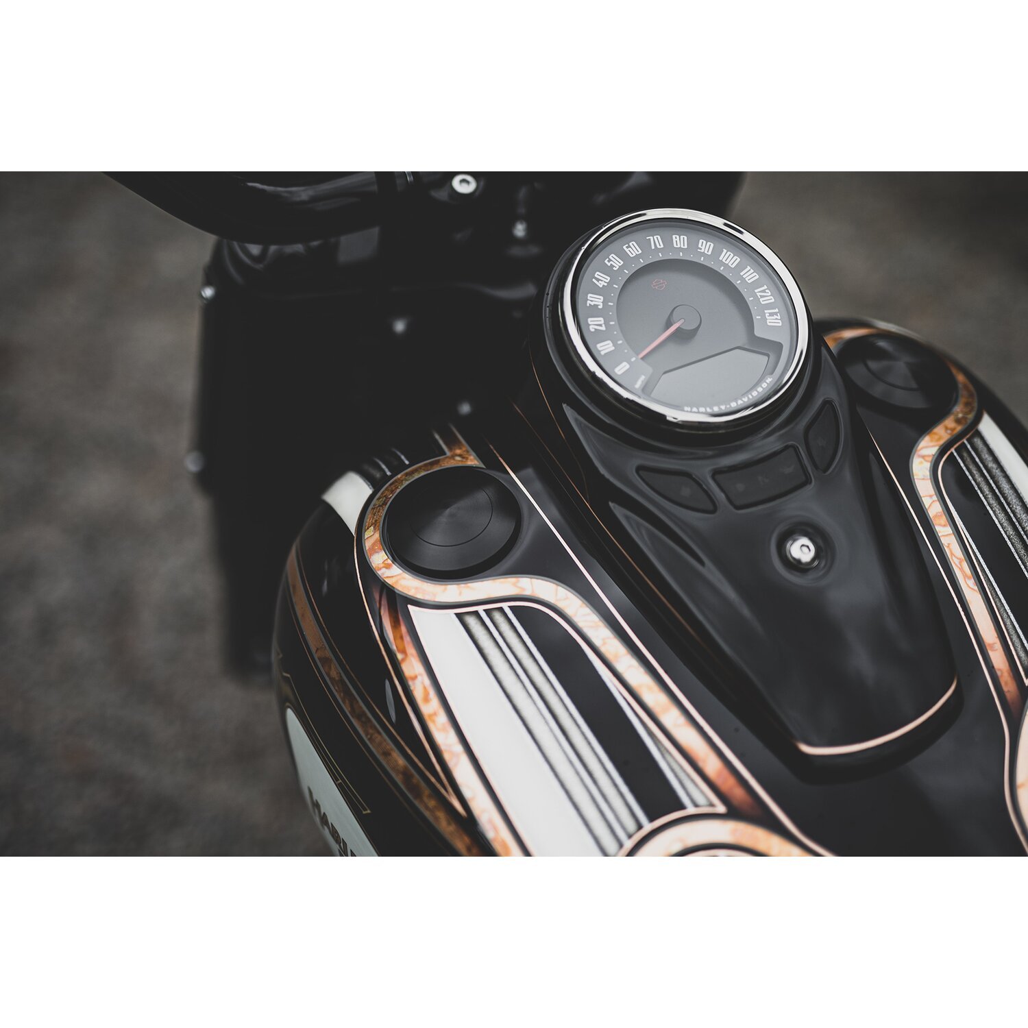 Killer Custom, flush-mount fuel cap kit, Black, Gloss