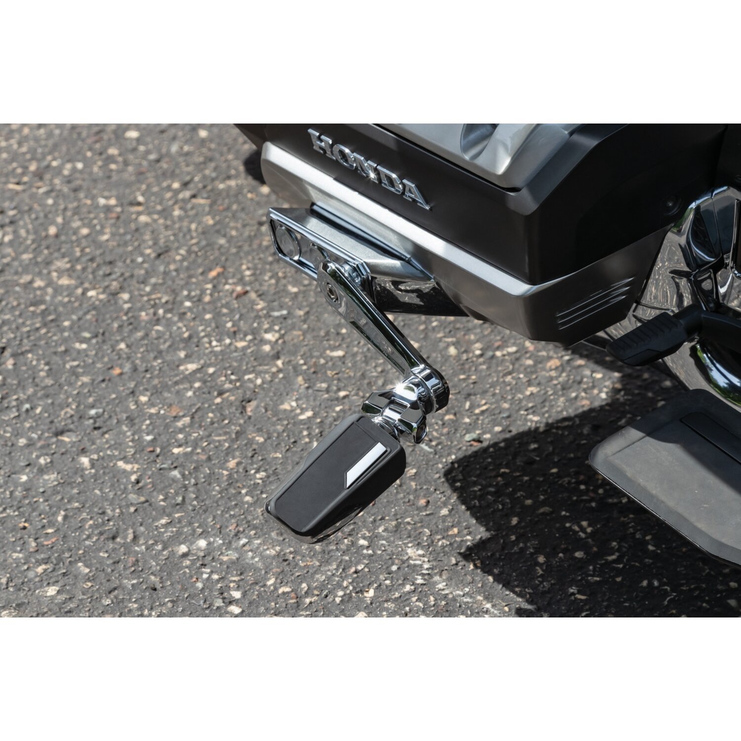 Kuryakyn, Omni cruise mounts with pegs, Black, Chrome