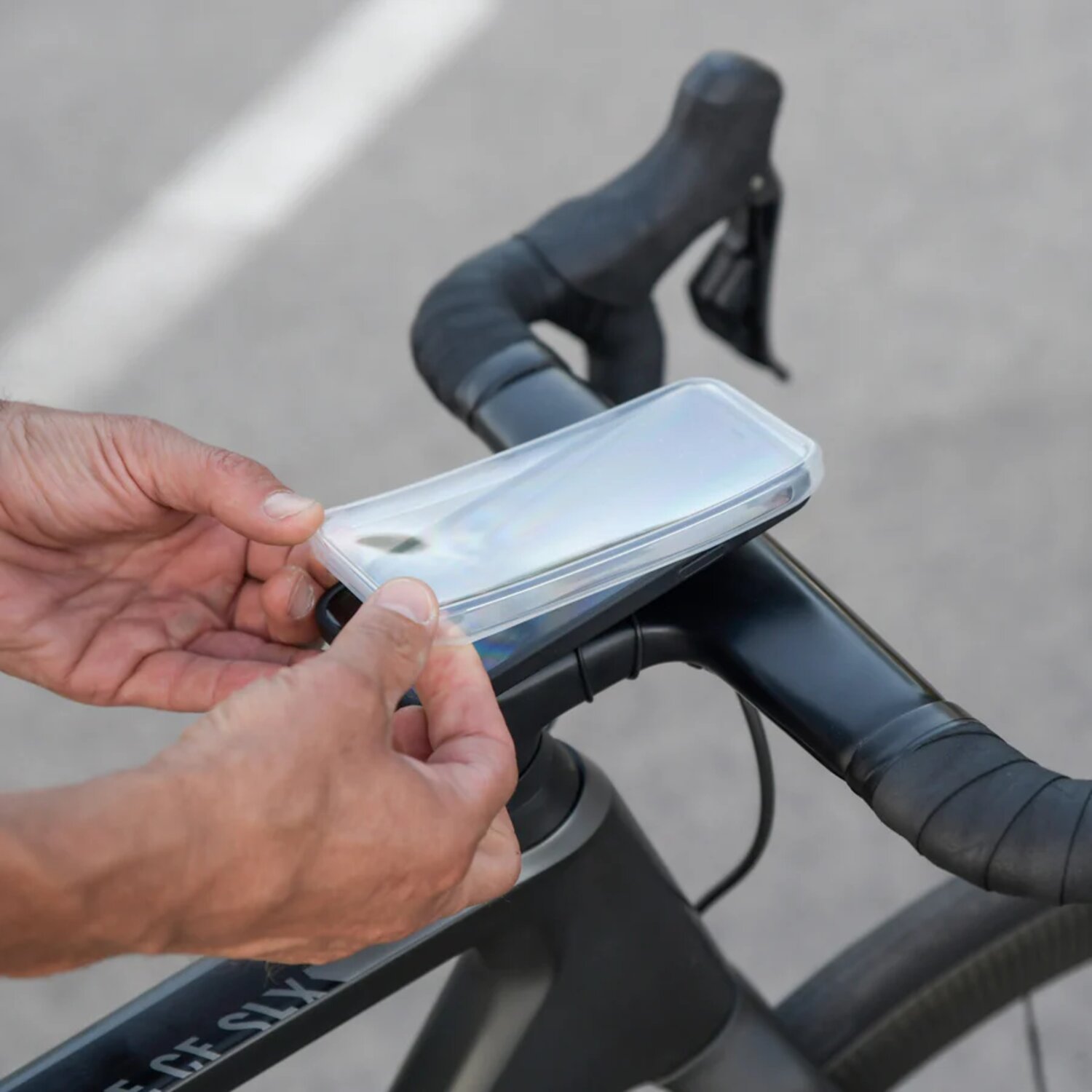 SP Connect™ Weather Cover iPhone 15 /14 Pro/14/13 Pro/13/12