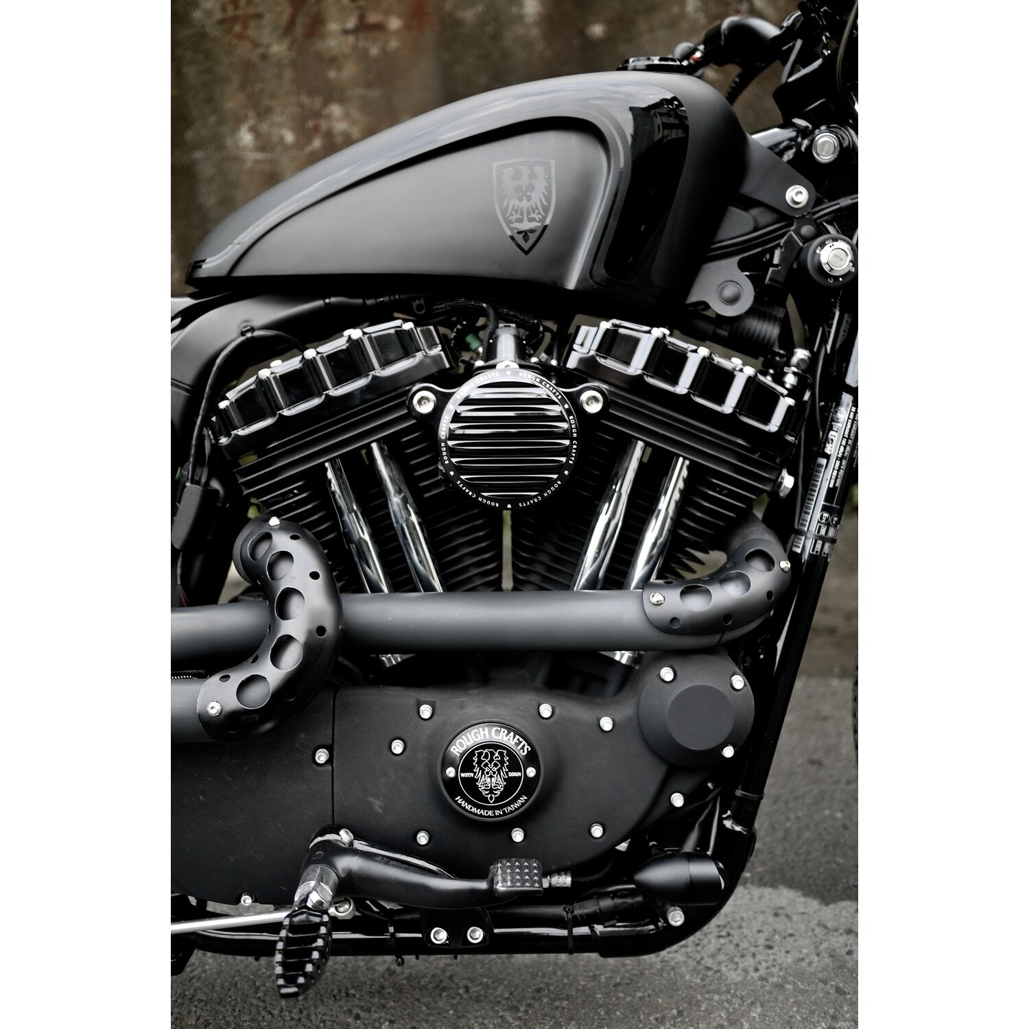 Rough Crafts, point cover. 2-hole, Black, Contrast Cut