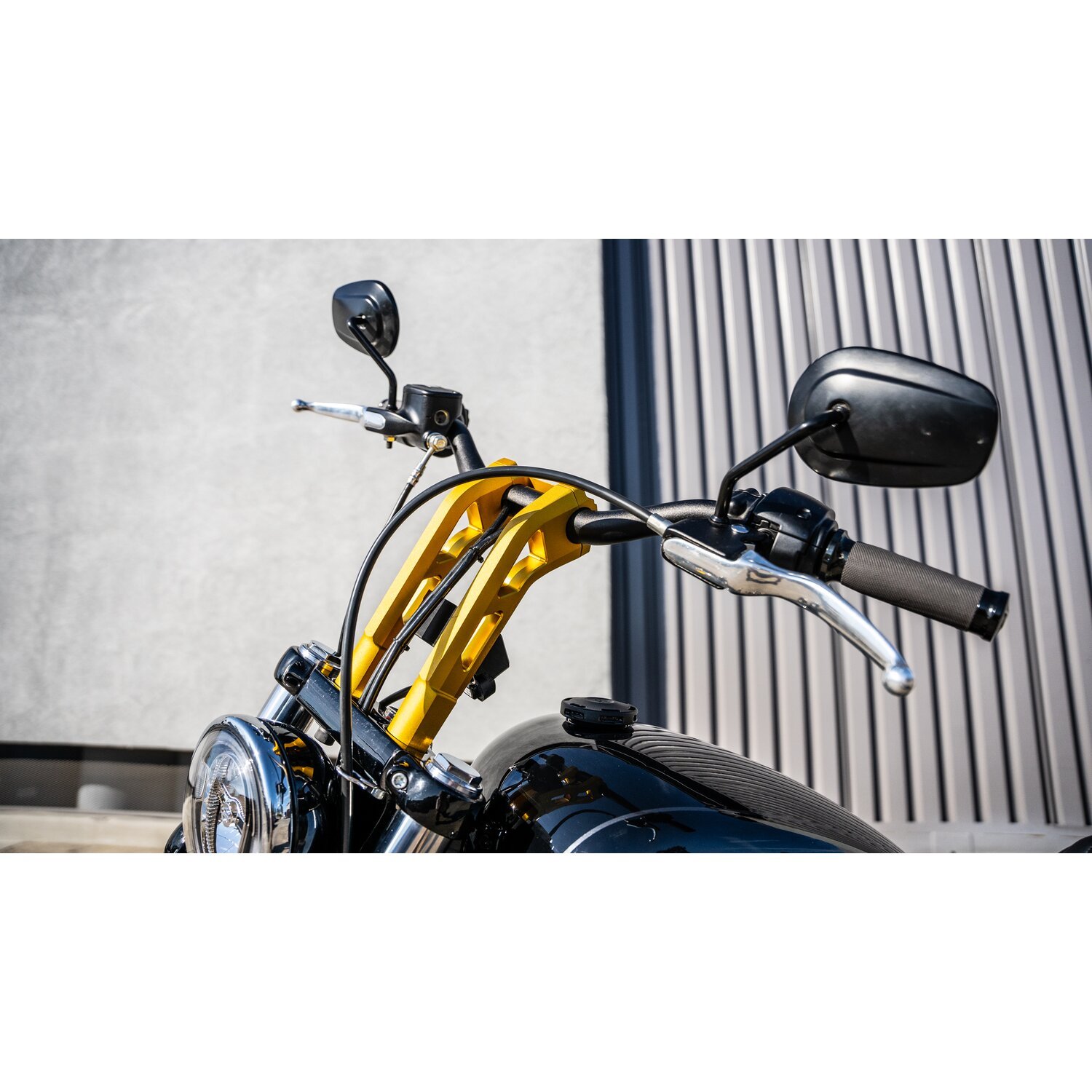 PM, 1-1/4" Phatbar & 9" riser kit. Gold Ops, Black, Anodized
