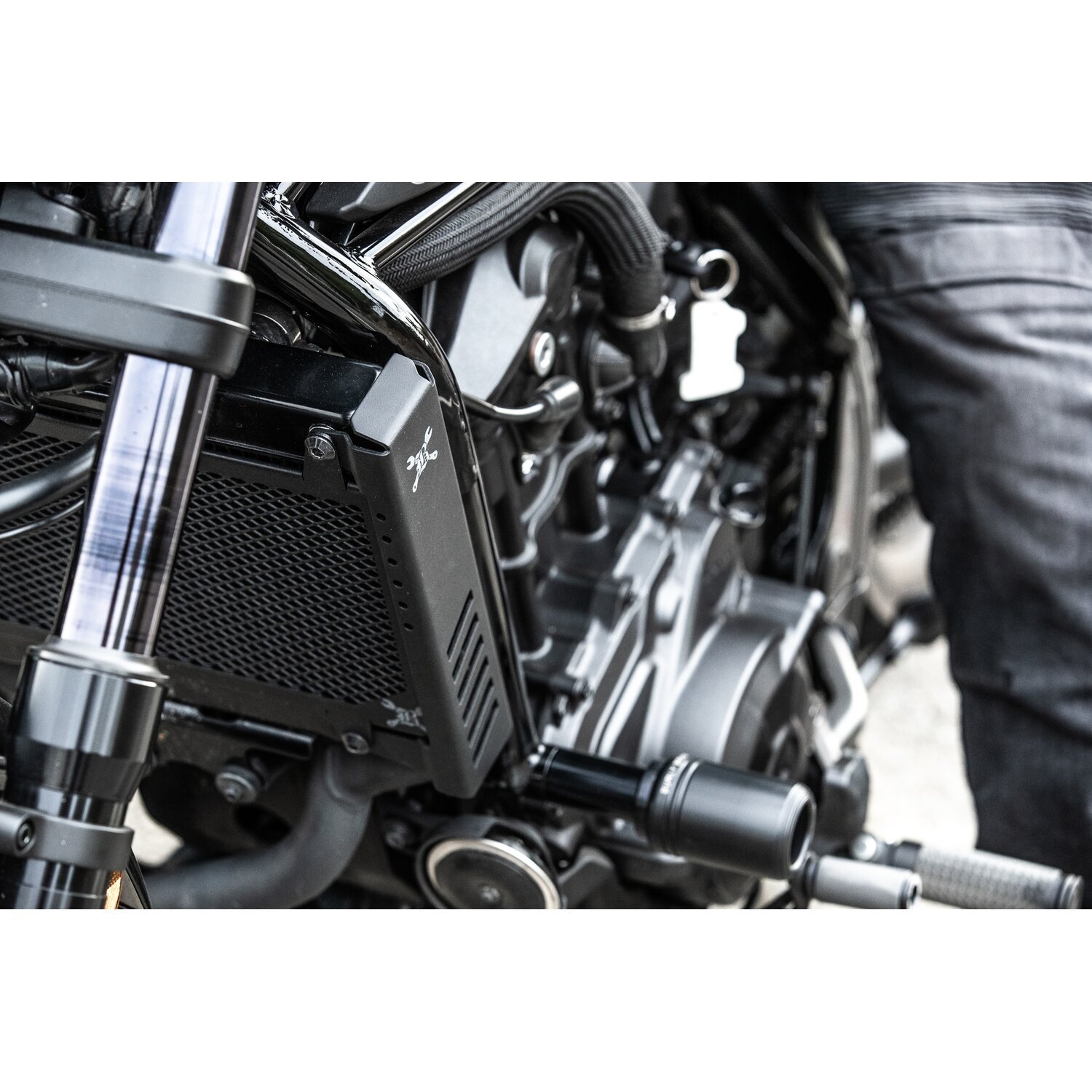 Burly, Slash cut radiator guard, Black, Matte