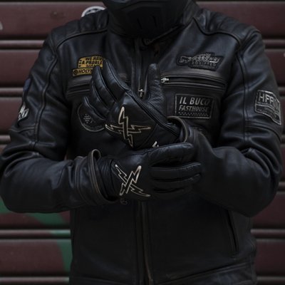 The Holy Freedom glove is a nice cafe racer style glove with improved fitting, padded comfort liner, perforation for cooling and velcro closure strap with micro injection logo and a new logo on the wrist. It is made from full grain vintage waxed leather with internal contoured reinforcements for knuckles and fingers. The glove has a CE EN13594 homologation. This is a specialised standard for assessing the level of protection provided by a glove during a potential accident while motorcycle riding.