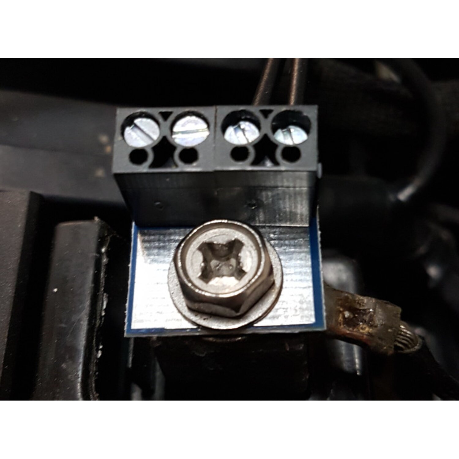Axel Joost Elektronik, GND split. Minus pole splitter