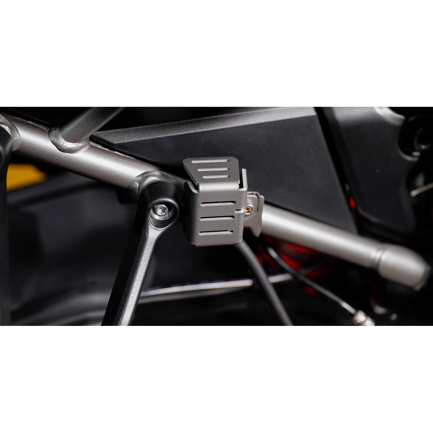 Dynojet, rear brake reservoir guard