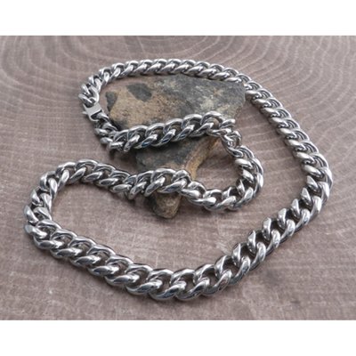 For the guy who is packing attitude, this jewelry collection from AMiGAZ is made for you. This Cuban Smooth Stainless Steel link chain is a heavy weight chain with lobster claw is made with heavy rounded links. The links are 12mm wide and 6 mm thick. This is a heavyweight chain. Bold, rugged, and eye-catching with details that are bound to set you apart from the crowd, you'll love the way a simple piece of jewelry can elevate your look and your mood. 