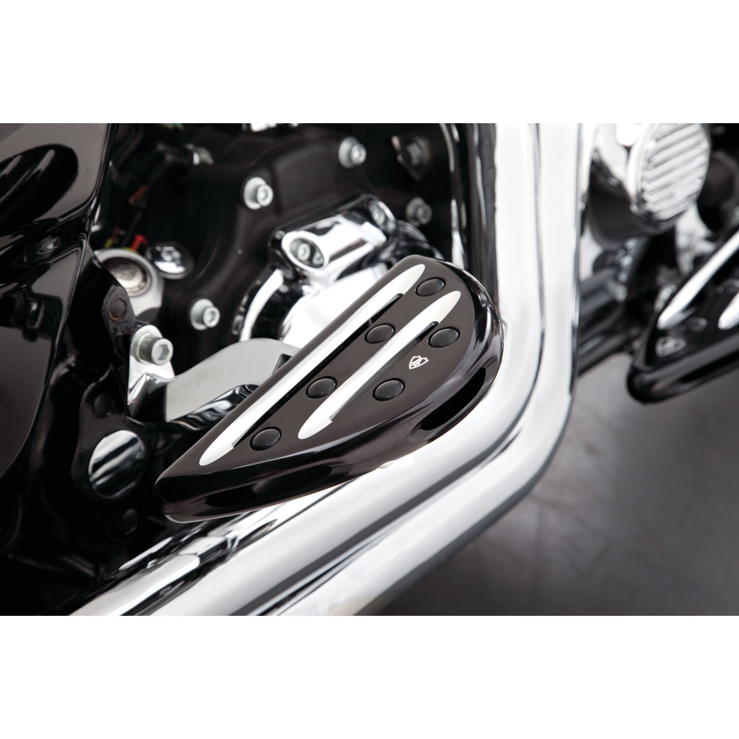 Arlen Ness, Deep Cut passenger floorboards, Black, Contrast Cut