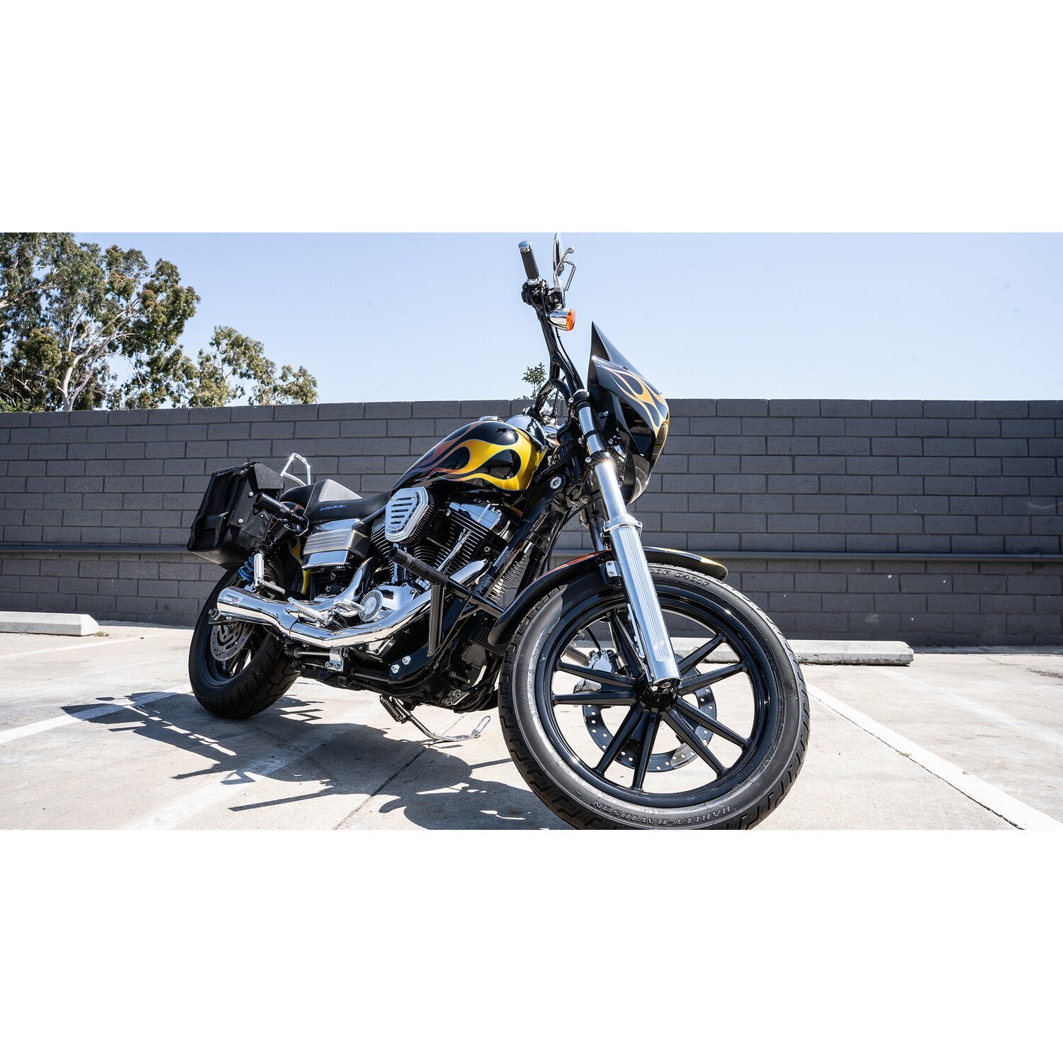 Burly Brand, Brawler crash bar kit Dyna, Black, Gloss