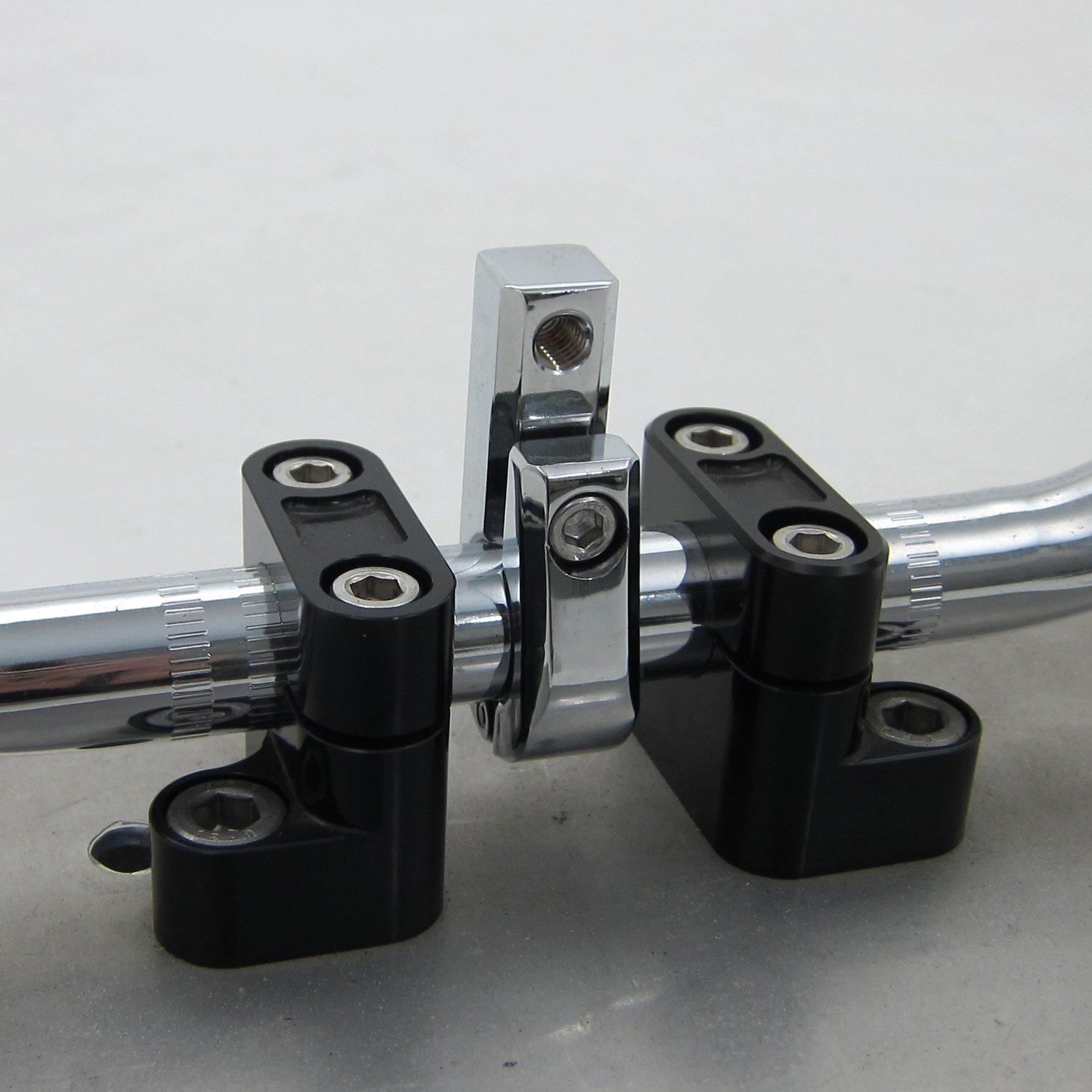 Daytona, universal bracket. Front-mount. 7/8" ID. M8 thread, Silver, Chrome