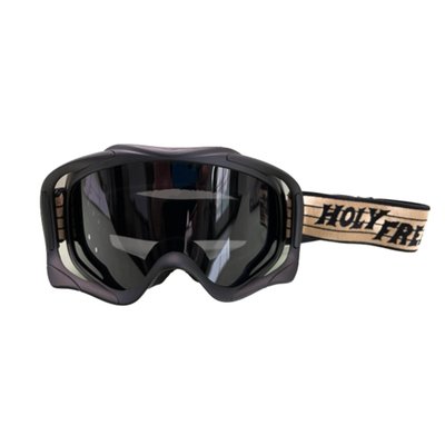The Holy Freedom Snowheels goggles are developed as motorbike goggles combining a clear anti-fog lens with a signature Holy Freedom style adjustable strap.