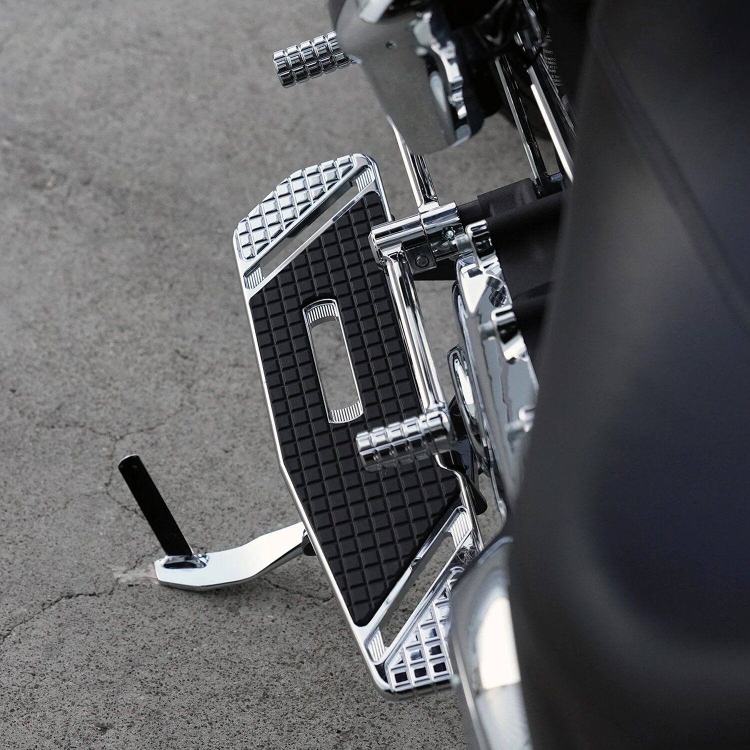 Arlen Ness, Speedliner rider floorboards, Chrome