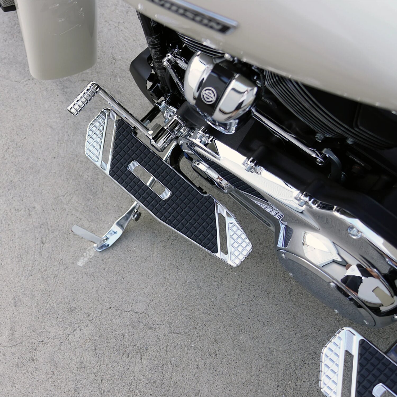Arlen Ness, Speedliner rider floorboards, Chrome