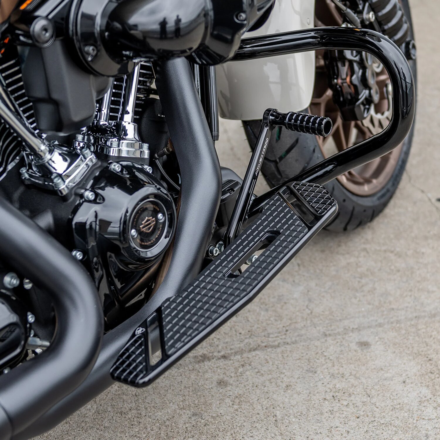 Arlen Ness, Speedliner rider floorboards