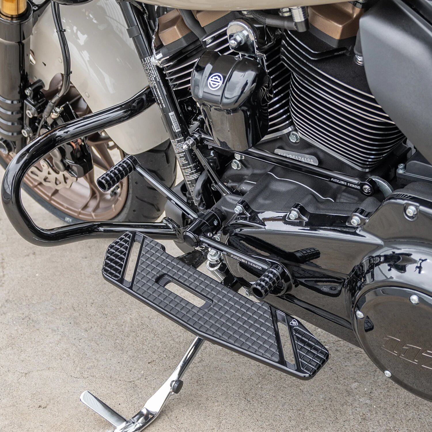 Arlen Ness, Speedliner rider floorboards